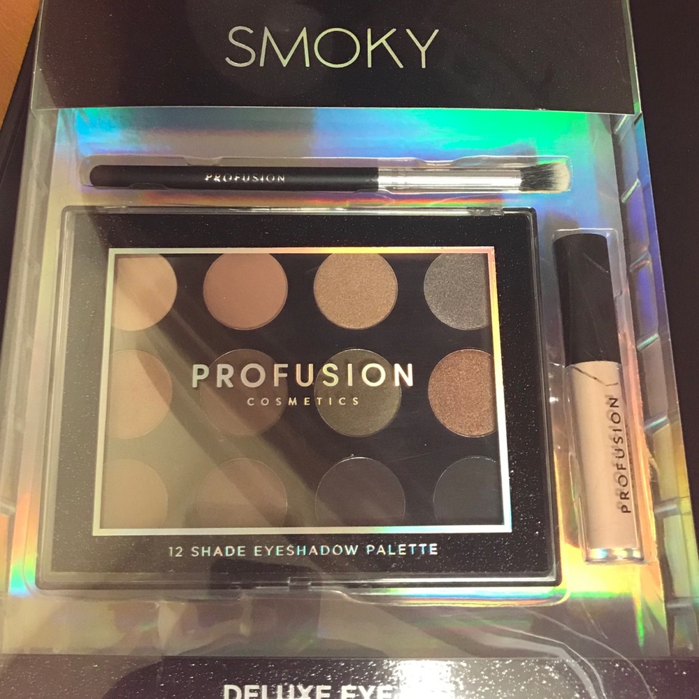 Smoky 12-shade Eyeshadow Palette